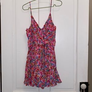 Floral romper with adjustable stripes. Bought from Nordstrom. Size small.